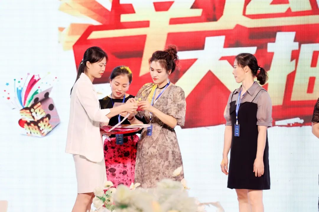 名媛紀要丨3+1新產品系統發布會暨九寨之旅，完美收官